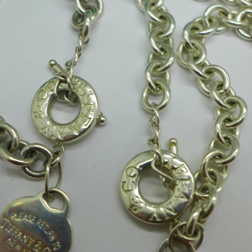 958 - A Tiffany & Co. silver necklet and bracelet, 98g