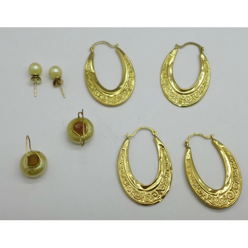 970 - Two pairs of 9ct gold earrings, 2.9g, and two pairs of pearl set earrings