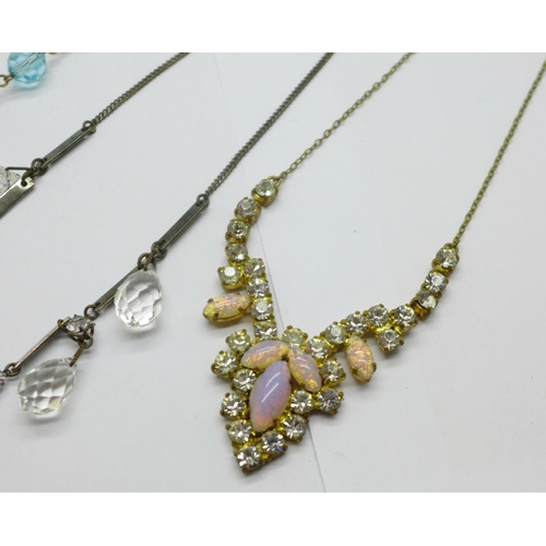 975 - Three vintage necklaces