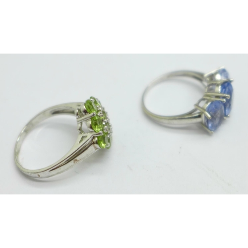 977 - A silver and blue stone ring and a silver and peridot ring