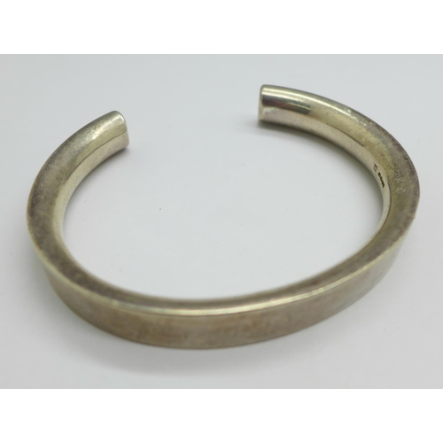 990 - A heavy hallmarked silver bangle, 104g