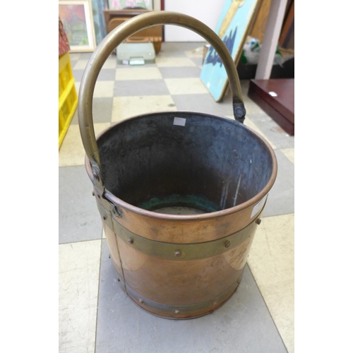 414 - An Arts and Crafts brass and copper coal bucket