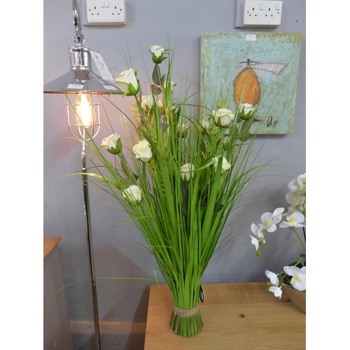 1424 - A 100cm sheaf of white roses (2604915)   #