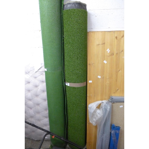 2430 - Roll of artificial grass - approx. 2m x 5m - 10 sq mtrs