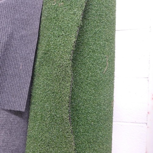 2431 - Roll of artificial grass - approx. 2m x 4m - 8 sq. mtrs