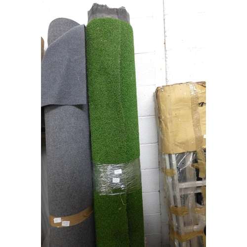 2431 - Roll of artificial grass - approx. 2m x 4m - 8 sq. mtrs