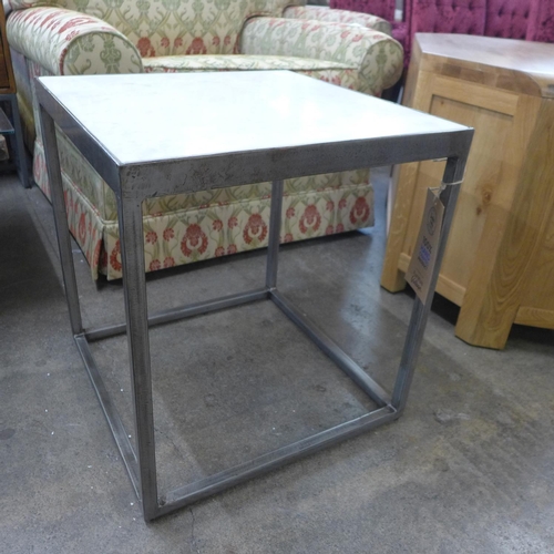 1534 - A Wind lamp table