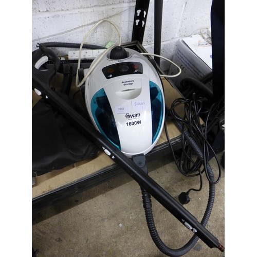 2437 - Swan 1600w steam cleaner with accessories - in good condition - W