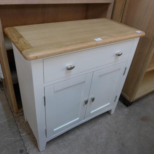 1550 - A Gloucester white painted oak mini 2 door sideboard (GA-SMS-W) (Ref 42)  *This lot is subject to VA... 