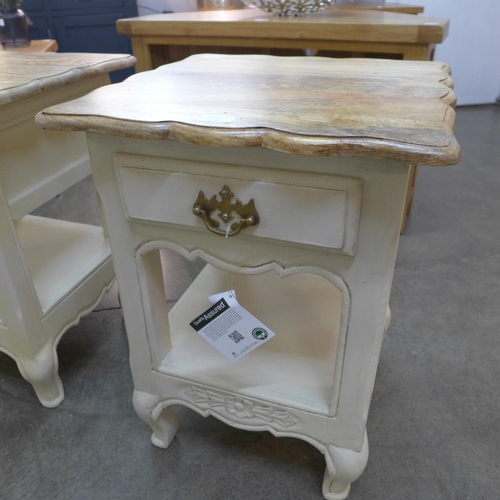 1554 - A bedside table (Ref 23)  *This lot is subject to VAT