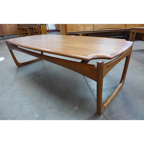 118 - A Peter Hvidt style teak coffee table