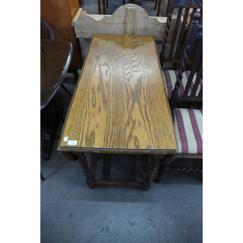 190 - An oak barleytwist gateleg table