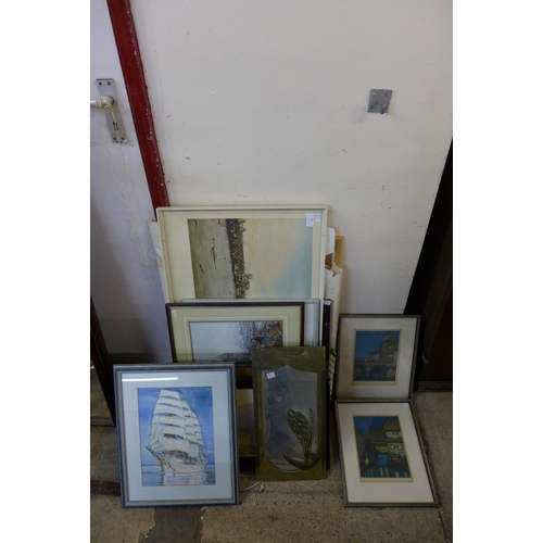 366 - Assorted prints, a mirror and two signed etchings of Bruges (12)