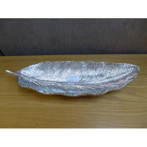 1578 - A decorative silver feather dish (190037C407)   #