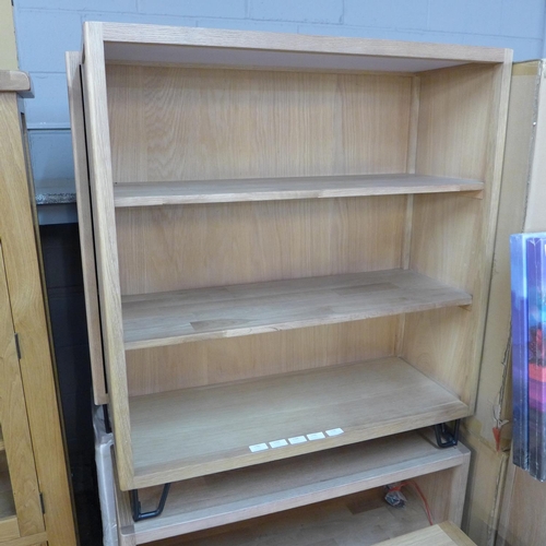 1634 - A Logan low bookcase