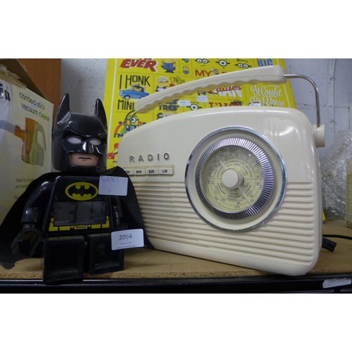 2094 - Lego Batman alarm clock - W - with Goodmans vintage style radio - hardly used - W