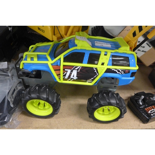 2130 - Remote control monster truck - W