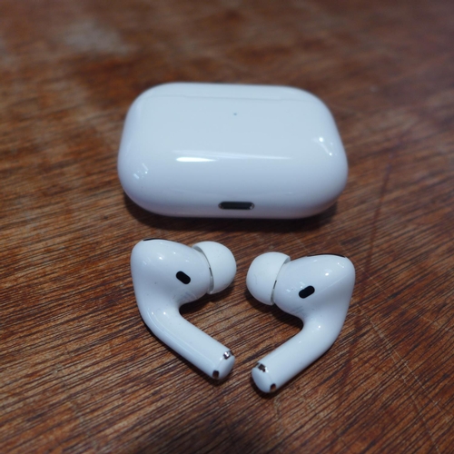 3069 - A Pair of Apple Airpods Pro headphones with wireless charging lead, Rrp £189.99 + Vat  (202-179) * T... 