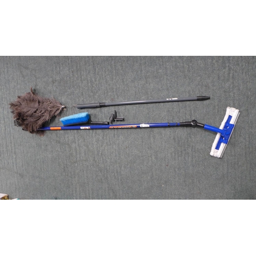 3345 - A Hv Telescopic Window Cleaner and A Hv Ozzie Ostrich Feather Duster (203-161, 169) * This Lot Is Su... 