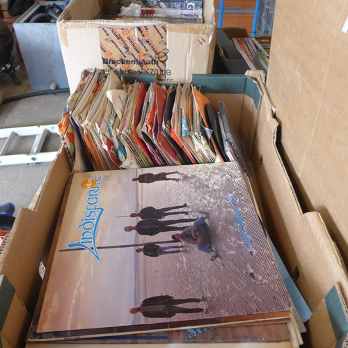 2427 - Box of approx. 3040 LP records & 60 45rpm single records