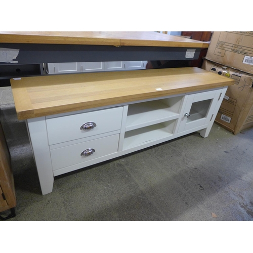 1877 - A Suffolk white painted oak large TV unit (TT-LTV-W) (ref. 17) * This lot is subject to VAT - damage... 