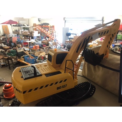 2129 - Child's remote control digger