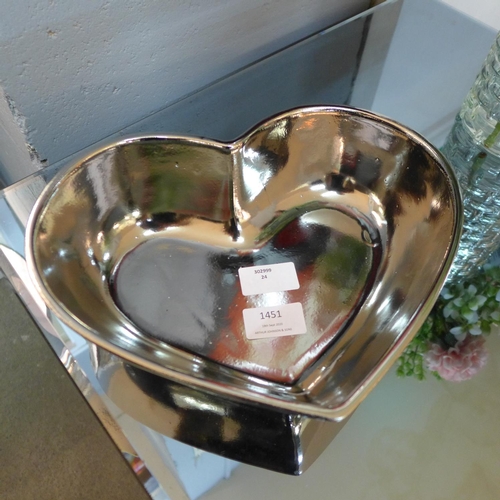 1451 - A silver ceramic heart dish (1843206)   #