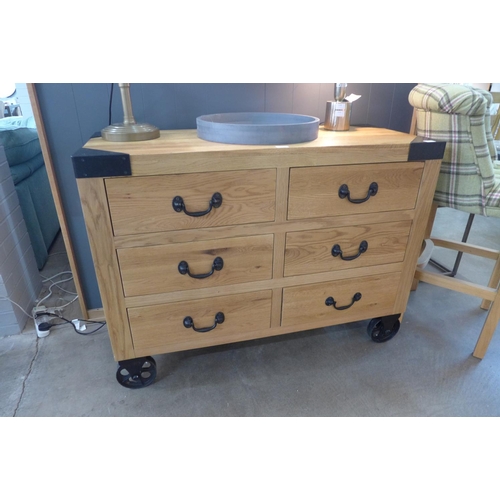 1527 - An industrial style oak six drawer chest