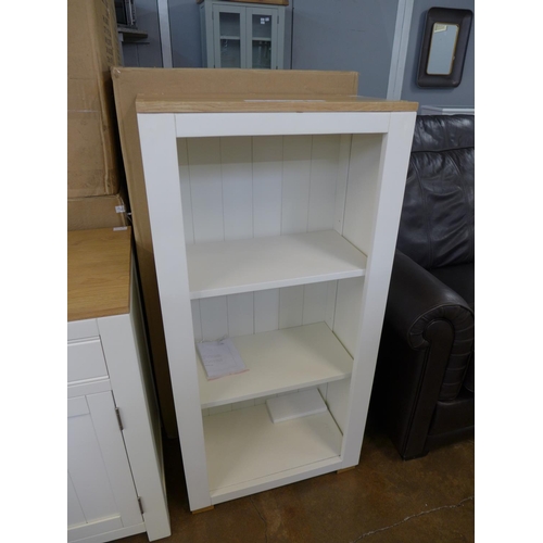 1620 - A white painted small bookcase