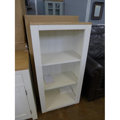 1621 - A white painted small bookcase