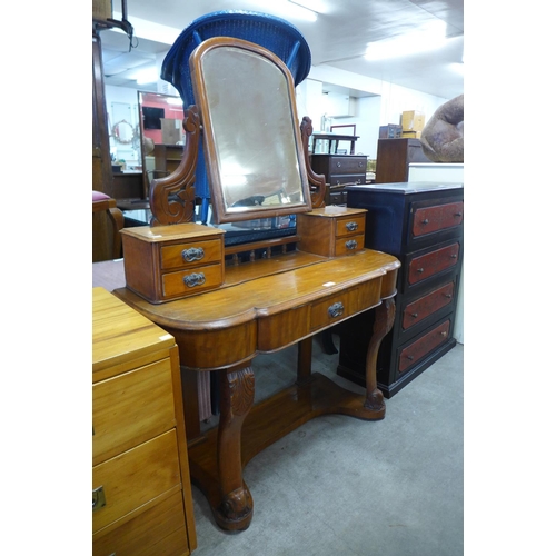 226 - A Victorian walnut dressing table