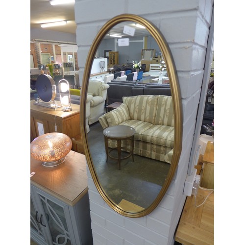 1568 - An oval gilt wall mirror (1971620)   #