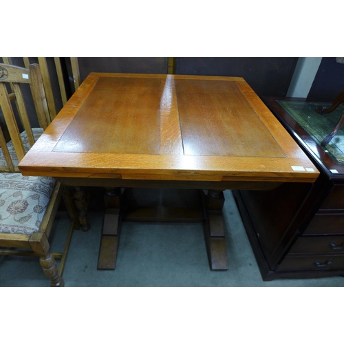 215 - An oak draw leaf table