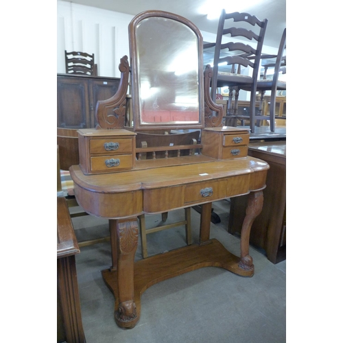 226 - A Victorian walnut dressing table