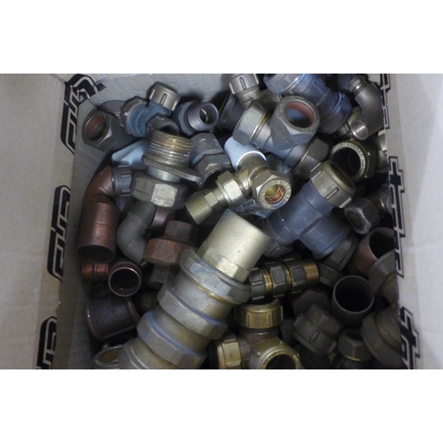 2069 - Assorted fittings and pipe rods
