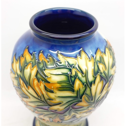 607 - A Moorcroft Wenlock limited edition vase, designed by Philip Gibson, dated 2001, numbered 156/200, 1... 