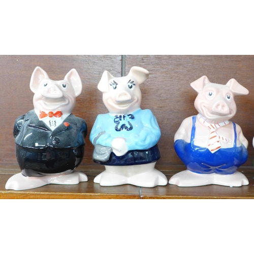 619 - Five Wade Nat West pig money banks