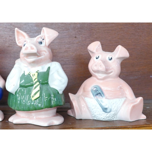 619 - Five Wade Nat West pig money banks