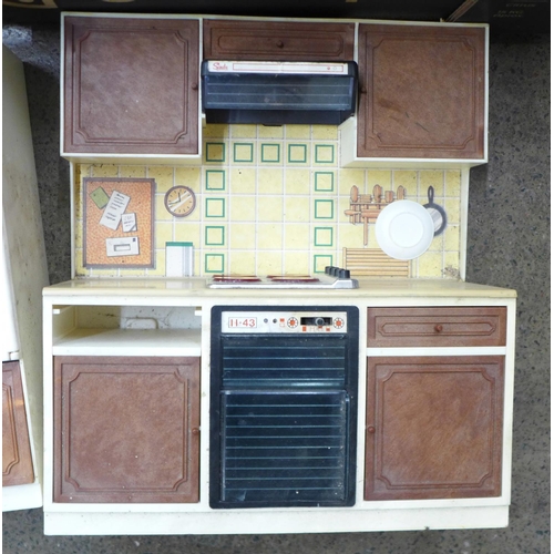 723 - A box of Sindy kitchen furniture; sink unit, cooker unit, larder fridge, plus living room chair and ... 