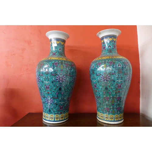 71 - A pair of similar Chinese poreclain famille vert vases