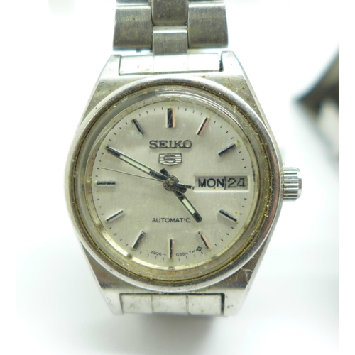 1027 - A lady's and gentleman's Seiko automatic wristwatches