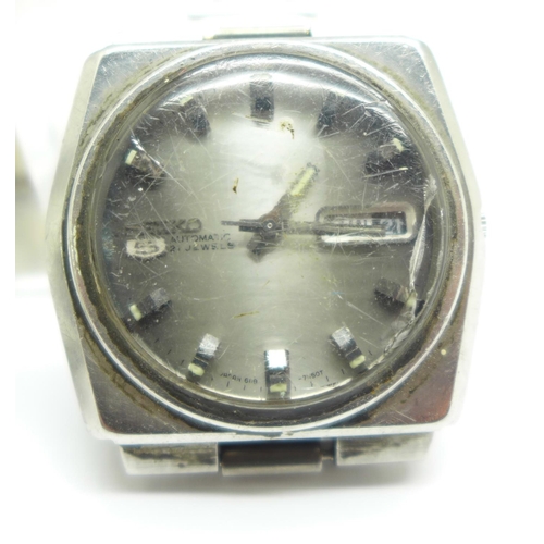 1027 - A lady's and gentleman's Seiko automatic wristwatches