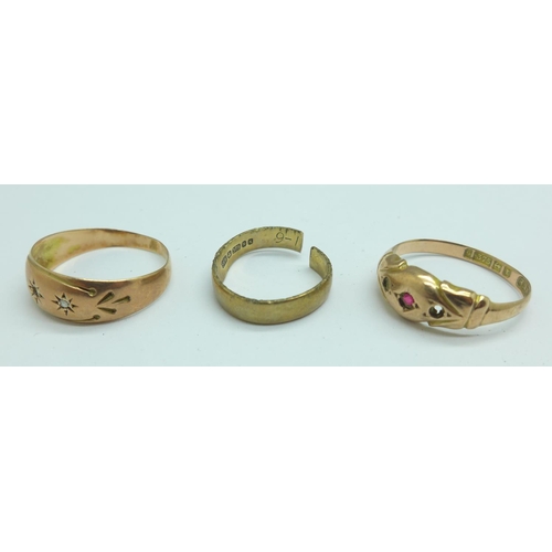 1071 - Three 9ct gold rings, one a/f, two with stones missing, 5g