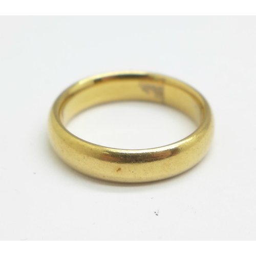 1072 - A yellow metal wedding band, 5.6g, L