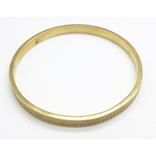 1073 - A 9ct gold bangle, 10.8g