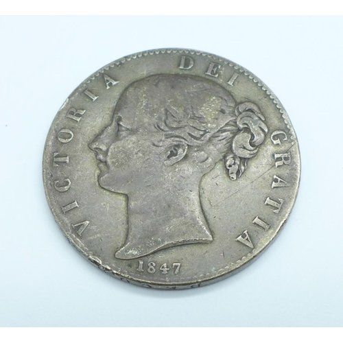 1095 - An 1847 crown, 27.8g