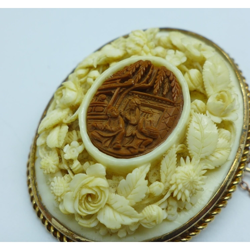 1113 - A carved ivory brooch with Chinese figures, possibly with gold frame