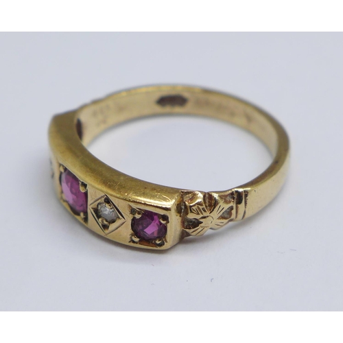 1114 - A 9ct gold, ruby and diamond ring, 3.0g, M