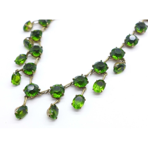 1121 - A .800 silver necklace set with green stones