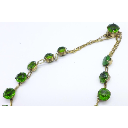 1121 - A .800 silver necklace set with green stones